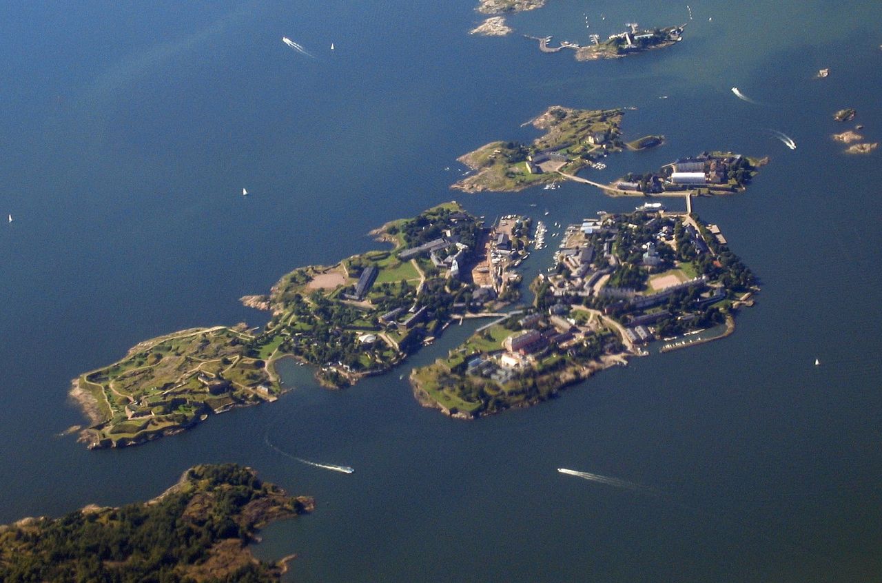 Miten ja miksi Suomenlinna rakennettiin?